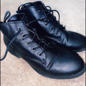 AMERICAN EAGLE boots